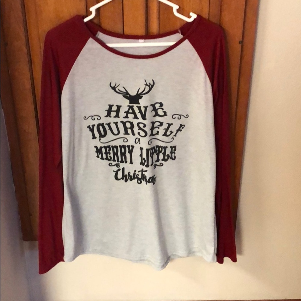 Christmas themed raglan T-shirt